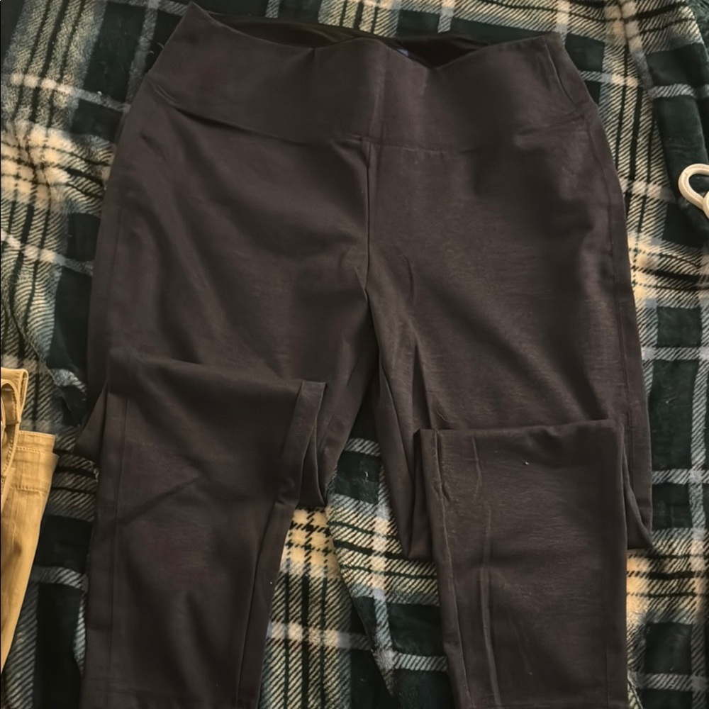 Apt. 9 Black Leggings Sleek Fitted Silhouette